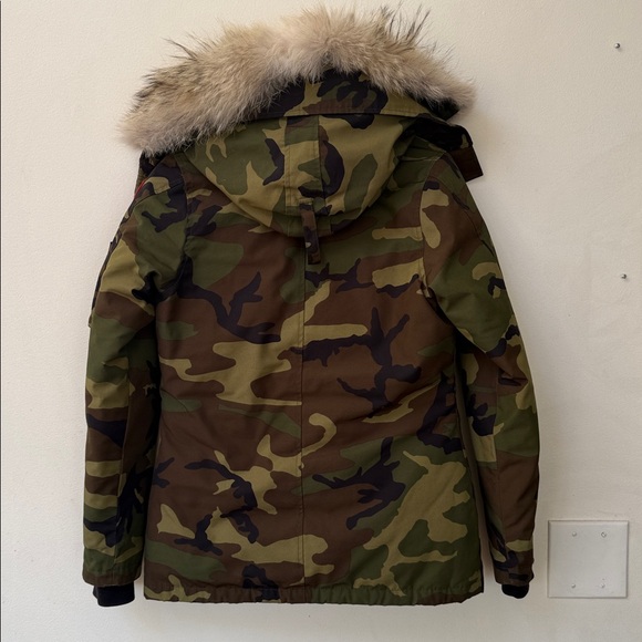 Canada Goose Camouflage Goose Down Jacket with Coyote Fur Trim Size small - Picture 7 of 9
